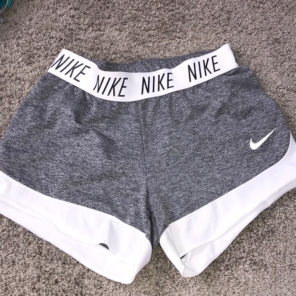 grey nike shorts